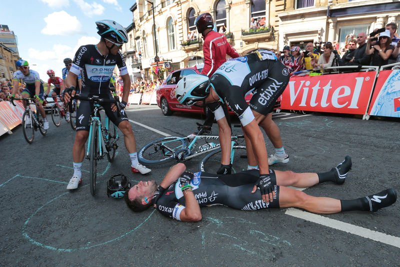 Illustration for article titled This Year, Everyone At The Tour De France Is Crashing Out